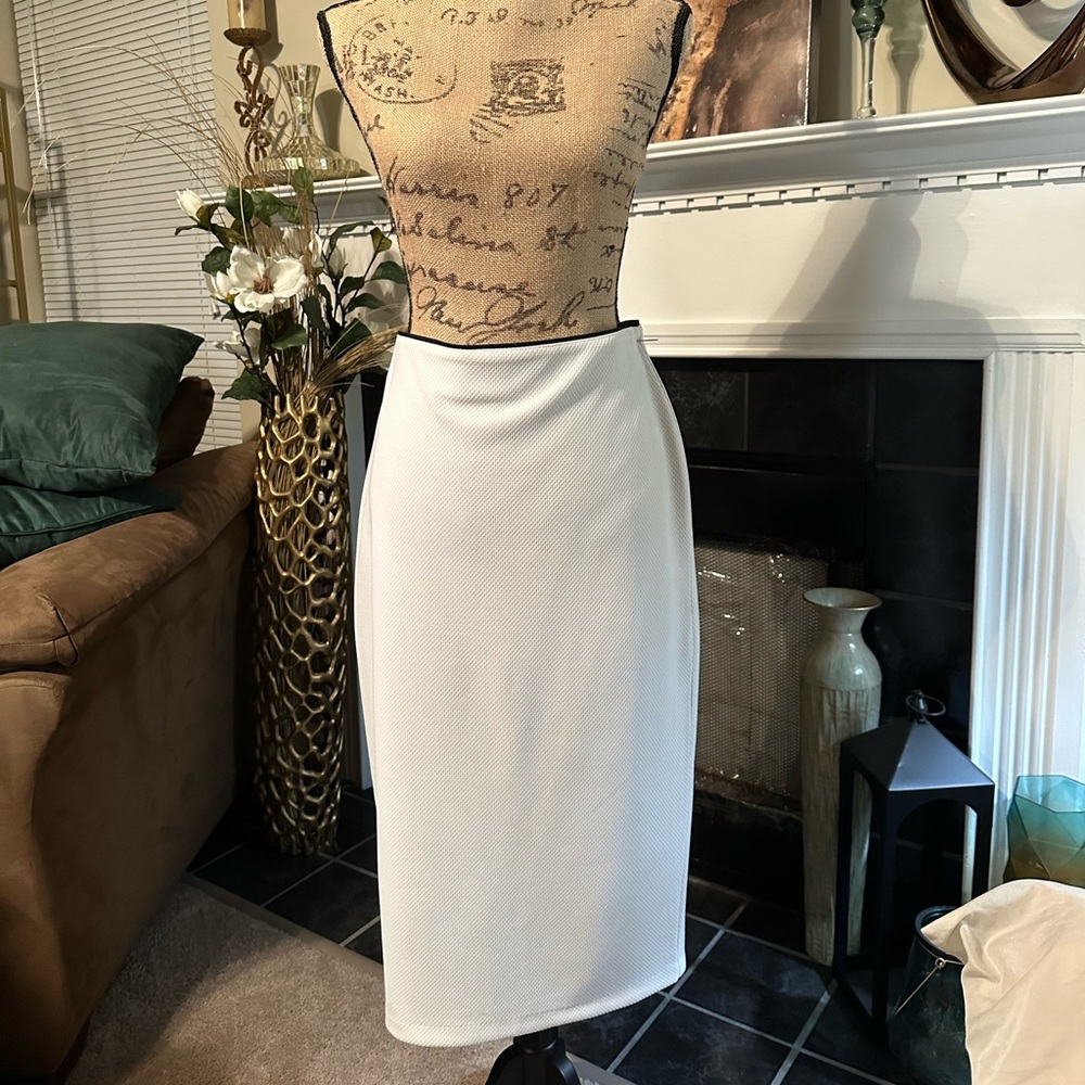 White Bisou Bisou Textured Midi Skirt